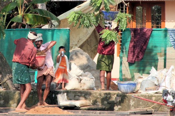 Scène de vie dans les Backwaters du Kerala