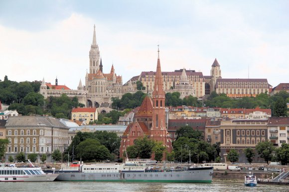 Quartier du Château de Buda vu depuis le Danube